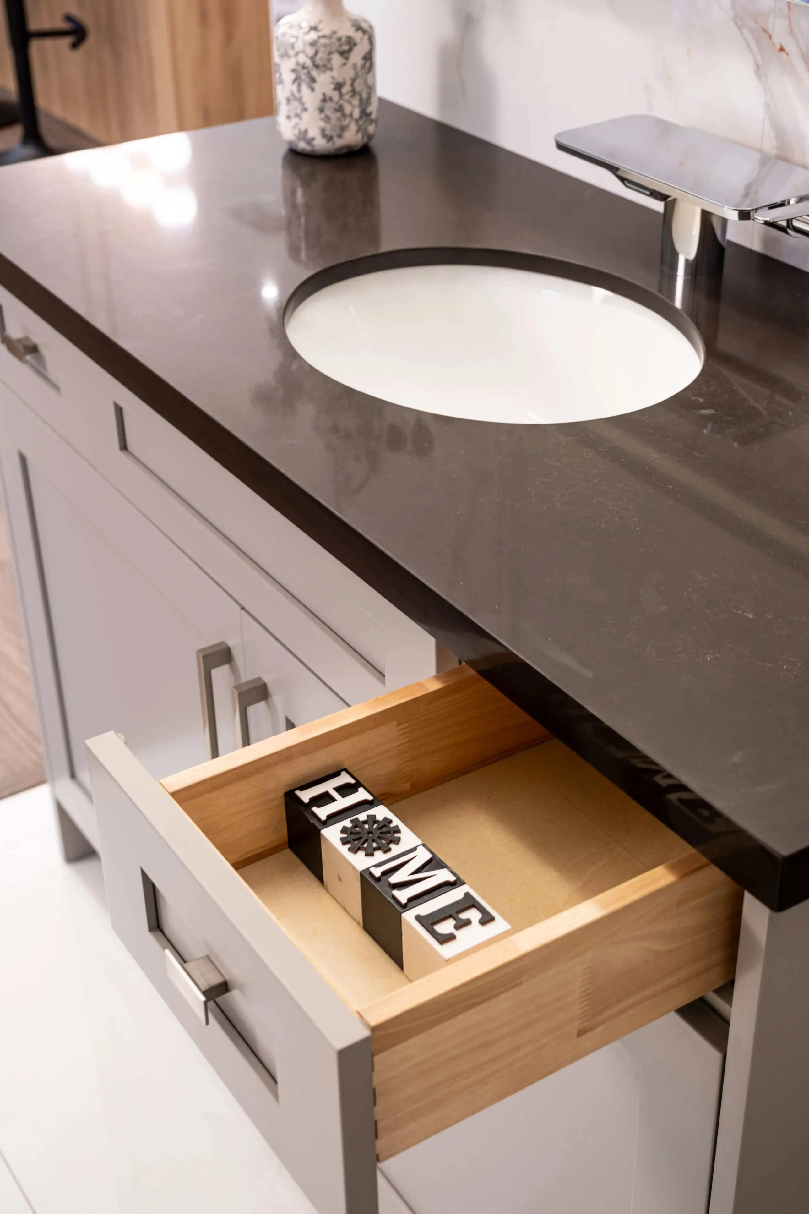 Bathroom cabinet renovation 8 in Toronto