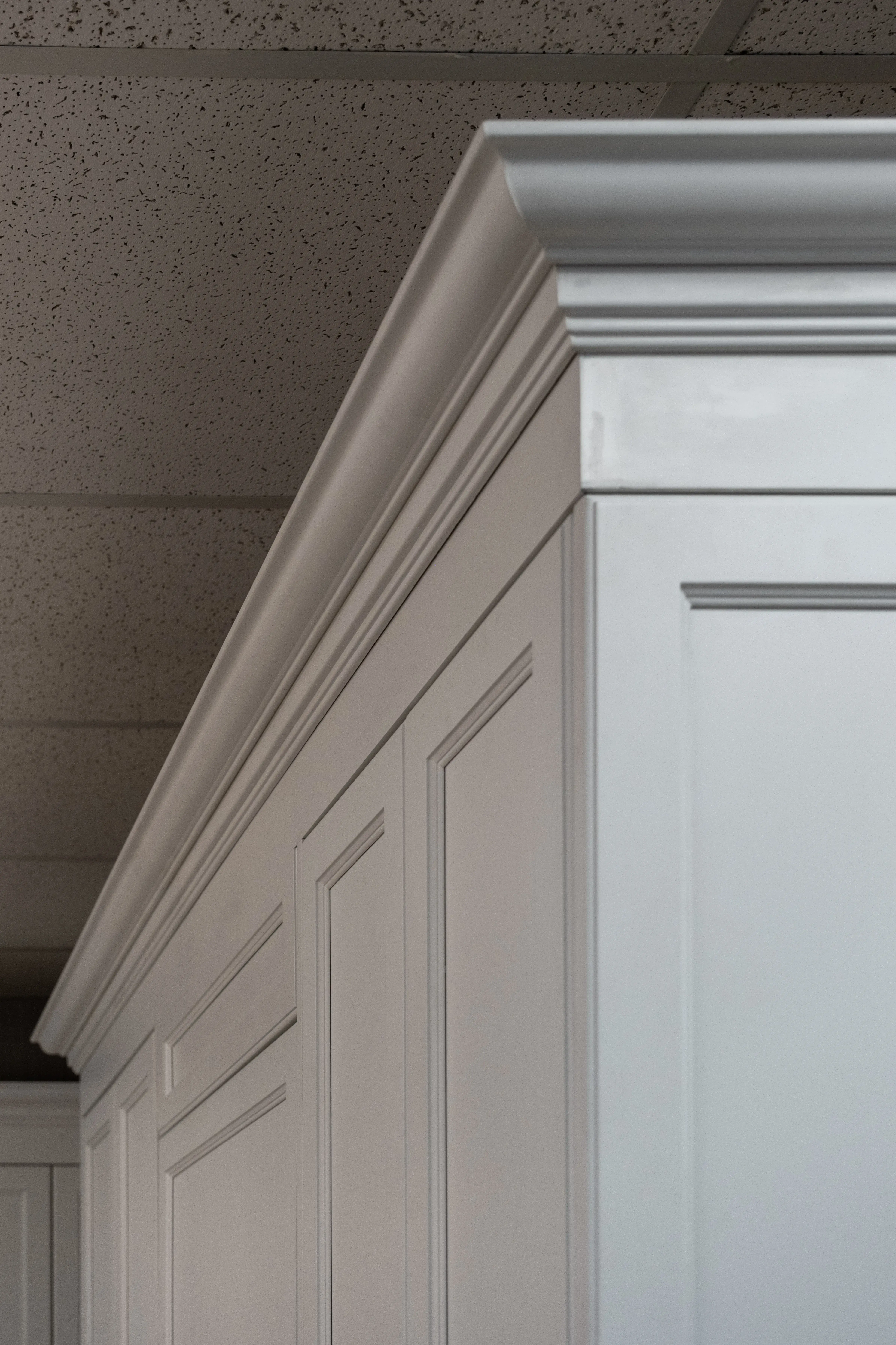 Double Shaker White cabinetry