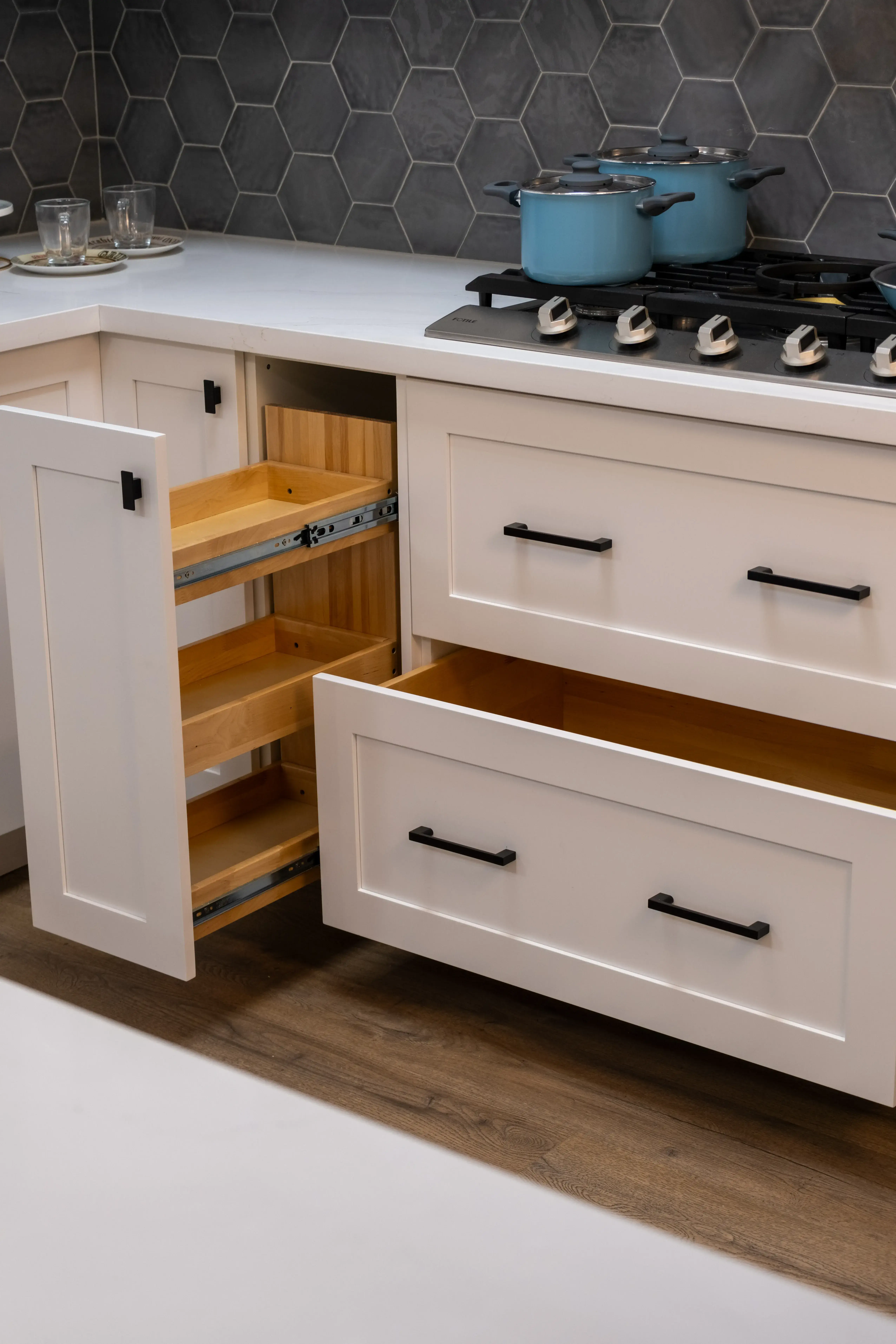 Shaker White kitchen cabinets